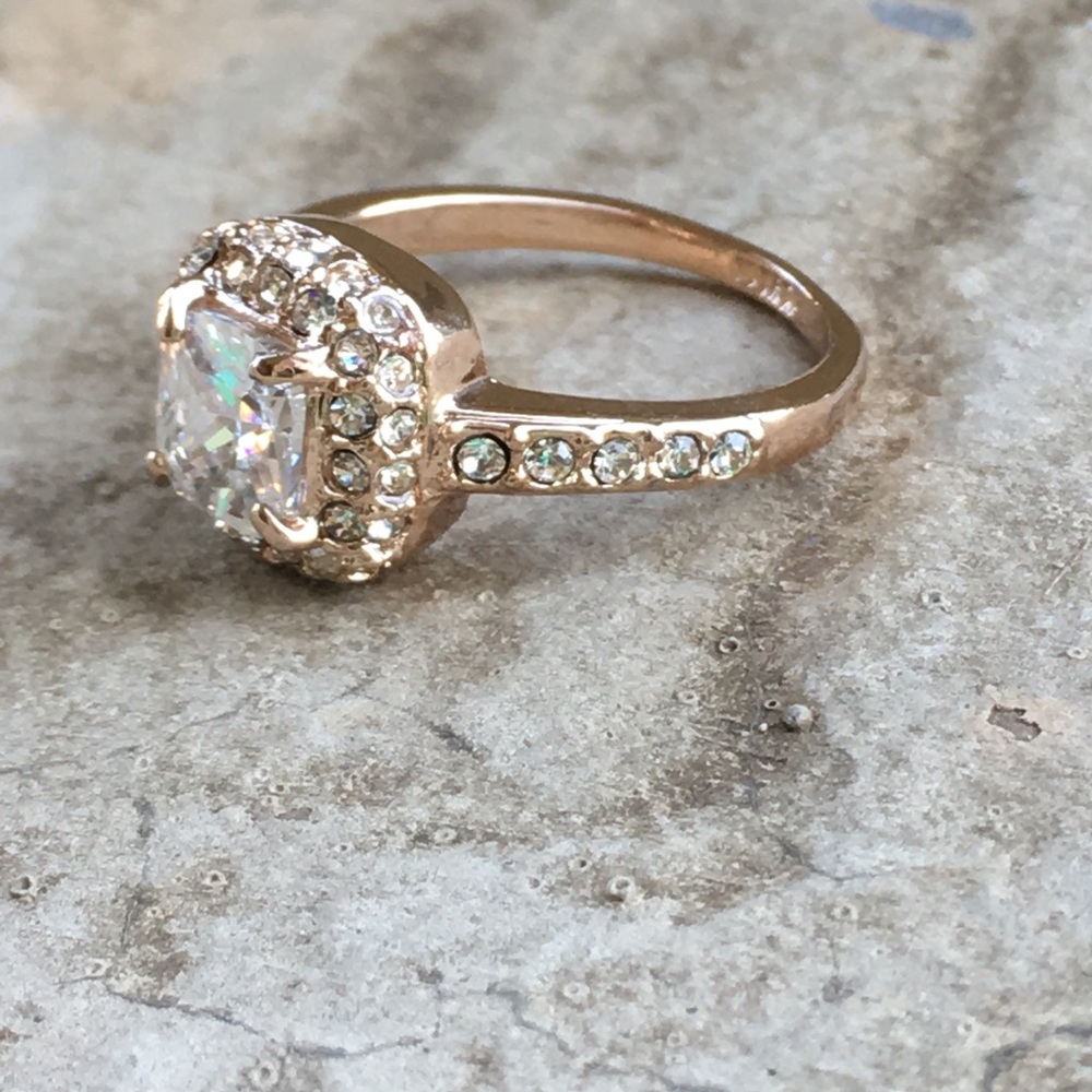 Stunning 18K Rose GP Swarovski Crystal Ring - Picture 6 of 8